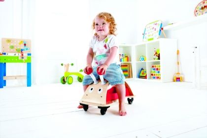 Hape, детска, дървена, количка, бъги, координация, моторни умения, играчка, играчки, игри, игра