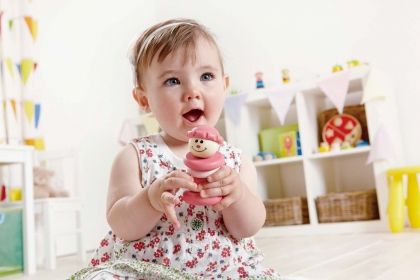 Hape, дървена, бебешка, дрънкалка, момиче, бебешки дрънкалки, бебешка играчка, дървена играчка, залъгалка, дрънкалки за бебета, за бебета, играчка, играчки, игри, игра