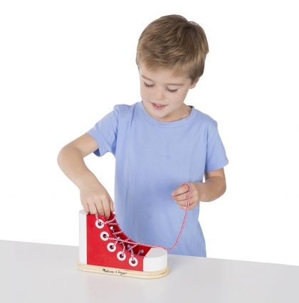melissa & doug, дървена обувка с връзки, дървена обувка, връзки, обувки, връзване на обувки, обувка, игра, игри, играчка, играчки
