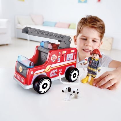 hape, дървена играчка, камион, дървено камионче, пожарникарски камион, дървен пожарникарски камион, пожар, пожарникар, куче, игра, игри, играчка, играчки