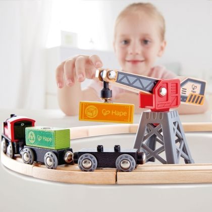hape, дървени релси с аксесоари,  дървени релси, знаци, карго, товар, кран, влак, влакче, вагони, релси, влакове и релси, игра, игри, играчка, играчки
