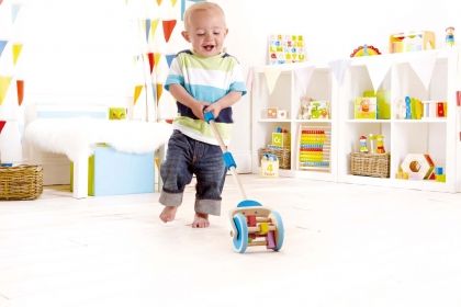 Hape, детска, дървена, играчка, за бутане, координация, баланс, двигателните, умения, играчка, играчки, игри, игра 