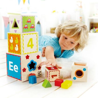 hape, дървени сортиращи кубчета, английски език, сортиращи кубчета, сортер, сортери, фигурки, думички, кубчета, игра, игри, играчка, играчки