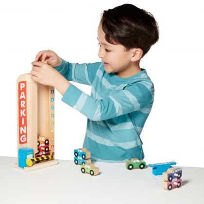 melissa & doug, гараж от дървена колона, дървен гараж, дървен паркинг, паркинг с колички, гараж с колички, гараж колона, дървена играчка, игра, игри, играчка, играчки