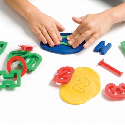 jovi, комплект формички за пластилин, формички за пластилин, английски букви, английската азбука, букви, творчество с пластилин, пластилин, моделиране, творчество