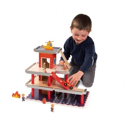 janod, голяма дървена пожарна станция, пожарна станция, дървена пожарна станция, пожар, пожарна, игра, игри, играчка, играчки