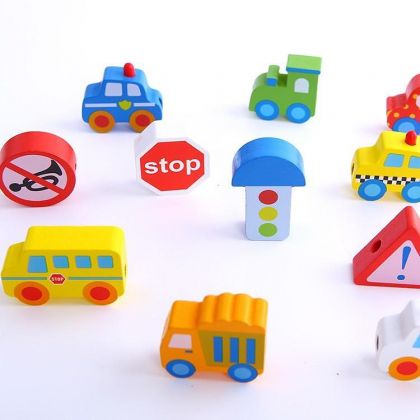 Tooky Toy - Дървени фигурки за нанизване - Транспортни средства 