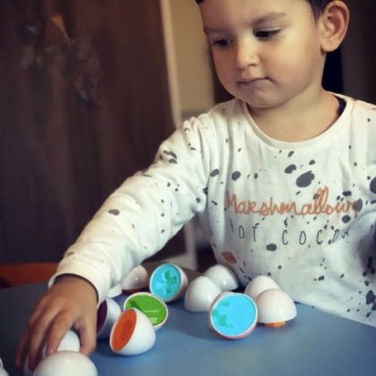 Детски сортер с геометрични фигури във формата на яйца - 12 бр. - Iso Trade