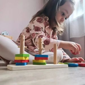 Цветен дървен сортер низанка за деца