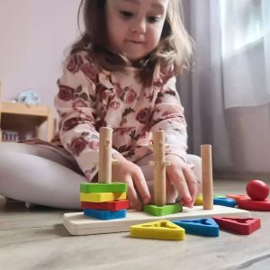 Цветен дървен сортер низанка за деца
