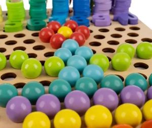 Дървена образователна играчка с различни активности 