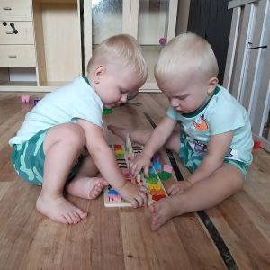 Дървен пъзел - цифри и азбука на английски език