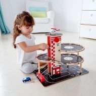 hape, дървен, триетажен, паркинг, кола, коли, колички, хеликоптер, игра, игри, играчка, играчки