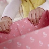hape, масичка за преобличане на кукли, масичка за кукли, масичка за преобличане, маса за преобличане, маса, масичка, преобличане, игра, игри, играчка, играчки