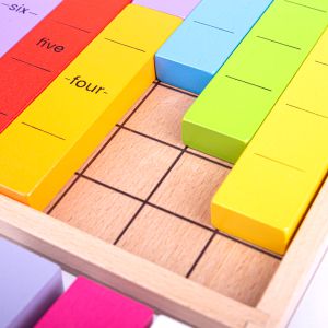 Bigjigs - Дървена игра с цветни облигации и числа 